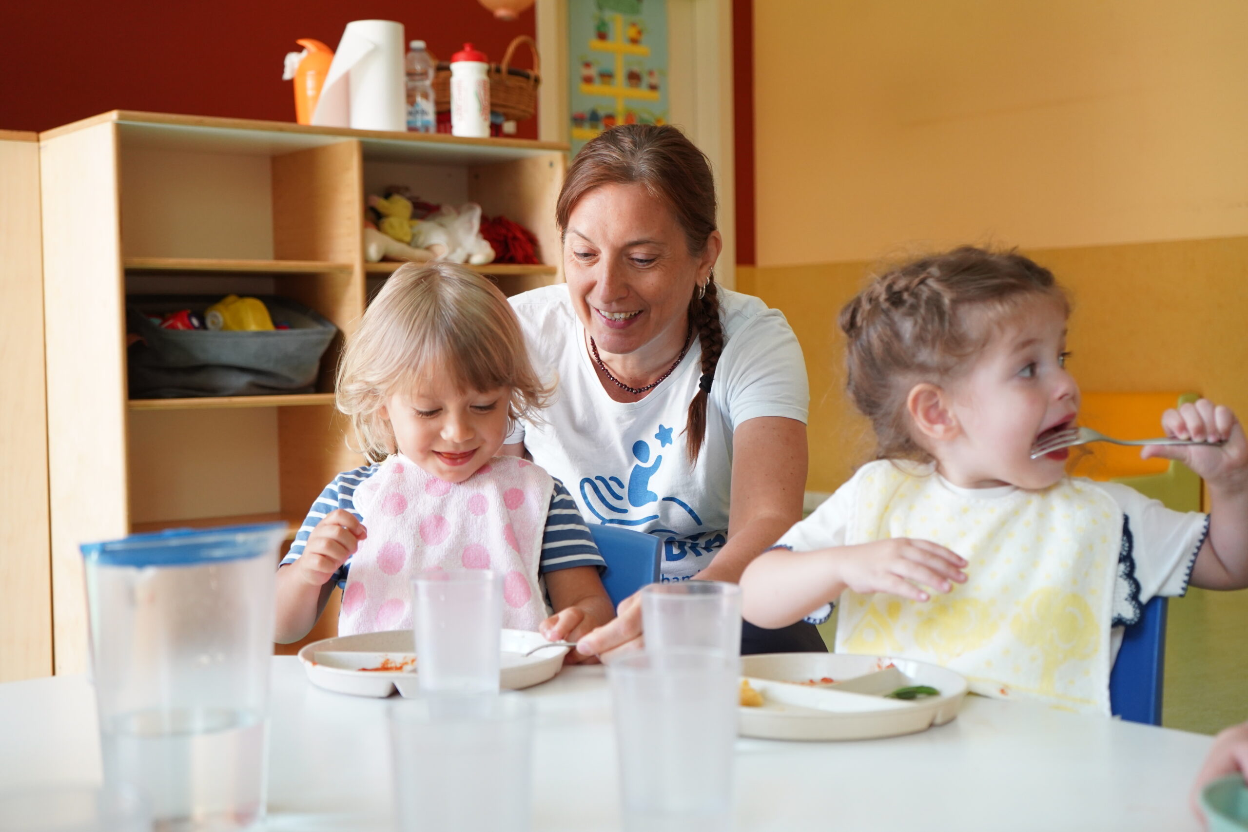 Bambini all'interno della Stella di Novara